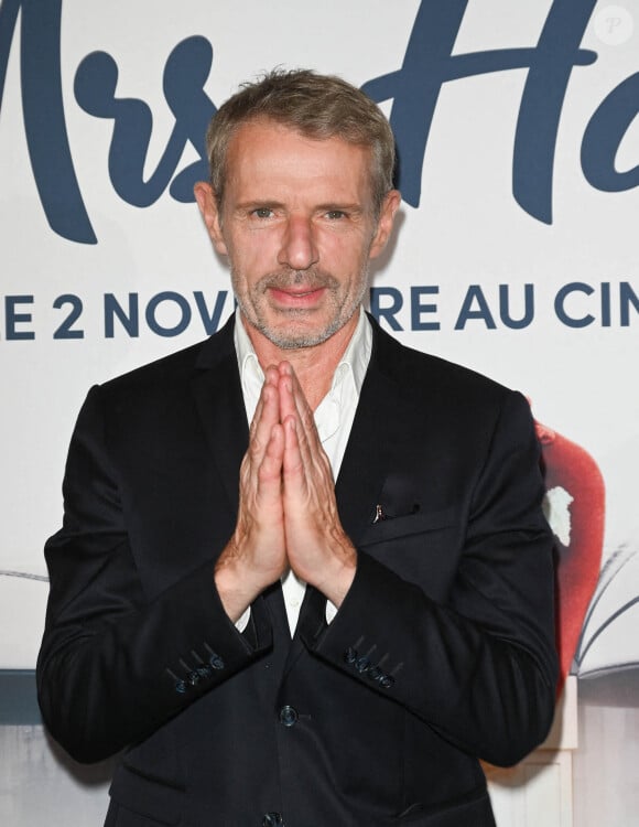 Mais sa vie privée est plus mouvementée.
Lambert Wilson - Avant-première du film "Une robe pour Mrs Harris" au cinéma Max Linder Panoramic à Paris le 25 octobre 2022.
