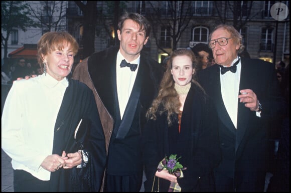 Archives - Lambert Wilson avec ses parents, Georges Wilson, Nicole Mulon et Florence Darel, à la soirée des Molières 1992