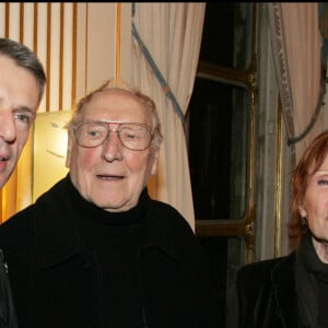 GEORGES WILSON, SA FEMME ET SON FILS LAMBERT WILSON - LAMBERT WILSON A RECU LES INSIGNES D' OFFICIER DANS L'ORDRE DES ARTS ET DES LETTRES LORS D'UNE CEREMONIE AU MINISTERE DE LA CULTURE 