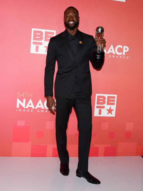 Dwyane Wade. Pose in the - Les célébrités lors de la 54ème cérémonie des NAACP Image Awards à Pasadena, le 25 février 2023. 