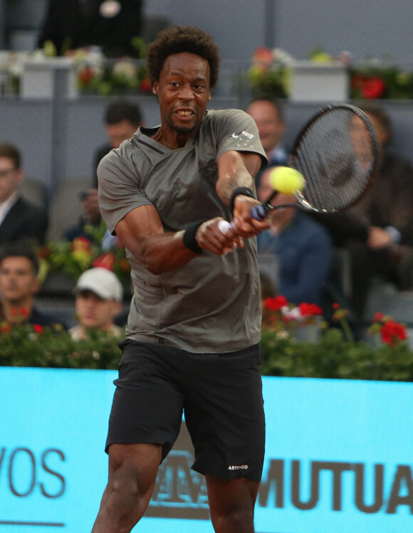 Un beau moment de complicité entre Gaël Monfils et sa fille, qu'il tente déjà d'initier aux joies de l'art !
Match "Novak Djokovic - Gael Monfils (6/3 - 6/2)" lors du tournoi de Mutua Madrid Open 2022, le 3 mai 2022.