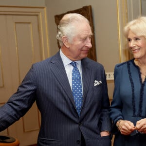 Le roi Charles III d'Angleterre et Camilla Parker Bowles, reine consort d'Angleterre, organisent une réception pour célébrer le deuxième anniversaire de "The Reading Room"à Clarence House à Londres, le 23 février 2023.