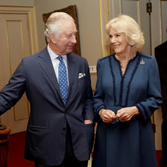 Le roi Charles III d'Angleterre et Camilla Parker Bowles, reine consort d'Angleterre, organisent une réception pour célébrer le deuxième anniversaire de "The Reading Room"à Clarence House à Londres, le 23 février 2023.