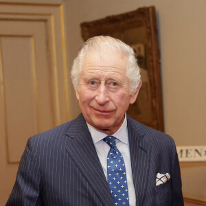 Le roi Charles III d'Angleterre et Camilla Parker Bowles, reine consort d'Angleterre, organisent une réception pour célébrer le deuxième anniversaire de "The Reading Room"à Clarence House à Londres, le 23 février 2023.