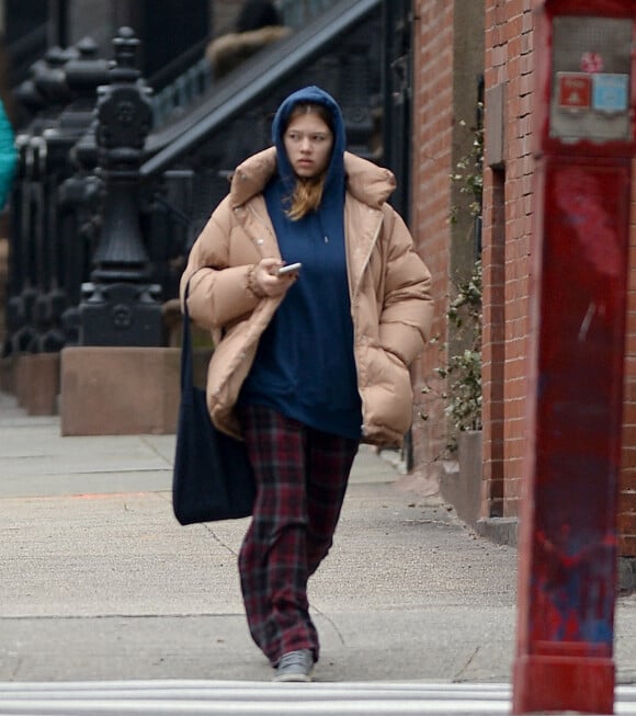 Matilda Ledger, la fille de Heath Ledger et de Michelle Williams, a été aperçue dans les rues de New York.
Exclusif - Matilda Ledger (fille de Heath Ledger et Michelle Williams) se balade en solo à New York le 26 février 2023.