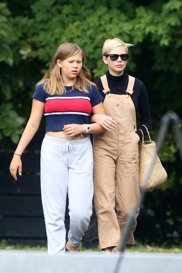 Exclusif - Michelle Williams et sa fille Matilda dans la campagne New Yorkaise le 22 septembre 2018.