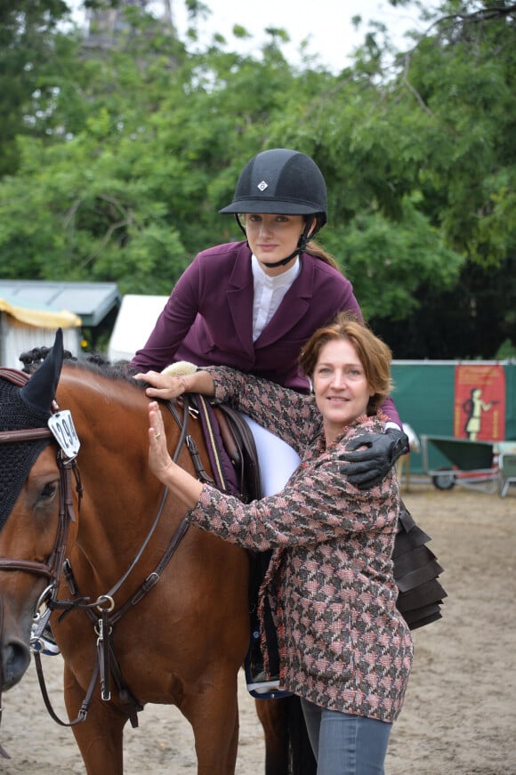 Exclusif - Mathilde Pinault et sa mère Dorothée Lepère lors du Longines Paris Eiffel Jumping au Champ de Mars à Paris, le 2 juillet 2017. © Borde-Veeren/Bestimage