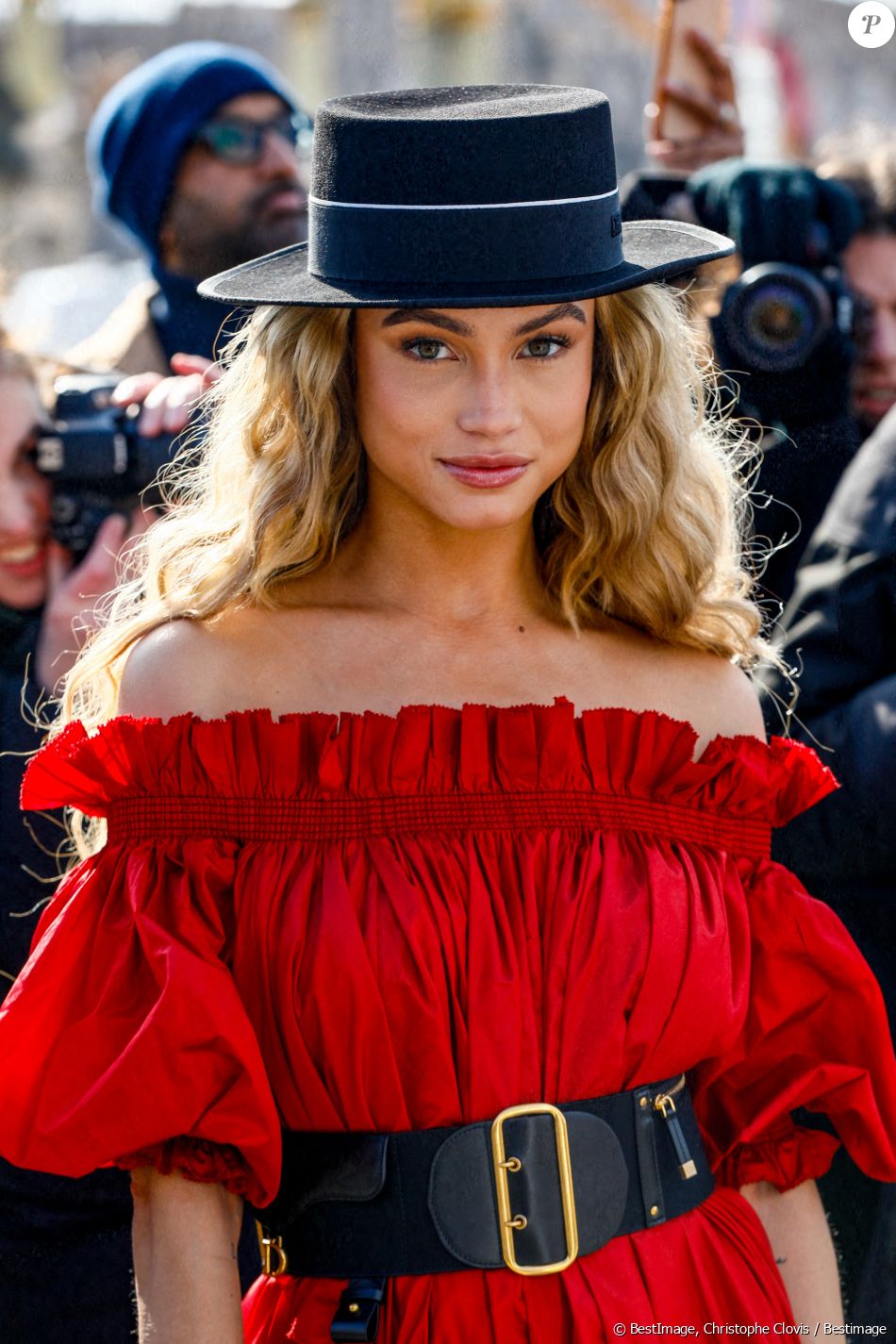 Rose Bertram - Arrivées au défilé Christian Dior prêt-à-porter automne