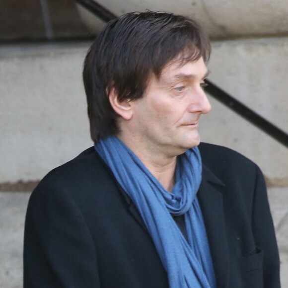 Le matin même, il avait pris le volant de sa voiture avec ses invités pour faire une "balade" en voiture.
Pierre Palmade - Sorties des obsèques de Sylvie Joly en l'église Saint-Sulpice à Paris le 9 septembre 2015.