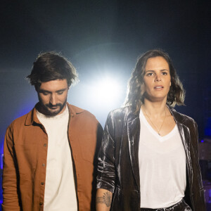 Une journée très sportive pour le trio et toujours sous le signe de la rigolade !

Exclusif - Jeremy Frerot et sa femme Laure Manaudou - Backstage - Enregistrement de l'émission "La Chanson secrète 11" à Paris.© Cyril Moreau / Bestimage