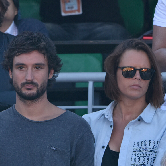 Laure Manaudou et son compagnon Jérémy Frérot (du groupe Fréro Delavega) dans les tribunes lors de la finale des Internationaux de tennis de Roland-Garros à Paris, le 7 juin 2015.