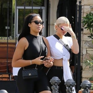 Kylie Jenner et son amie Jordyn Woods font du shopping à Los Angeles, le 7 octobre 2018. 