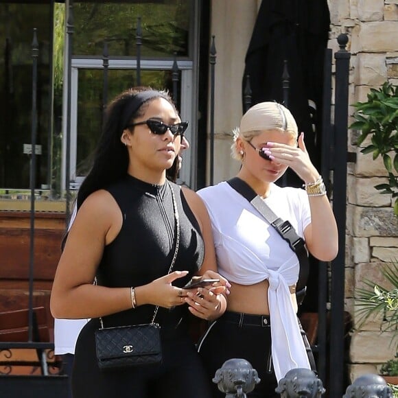 Kylie Jenner et son amie Jordyn Woods font du shopping à Los Angeles, le 7 octobre 2018. 