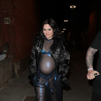 Jessie J enceinte : son baby bump divinement exhibé dans un look totalement transparent