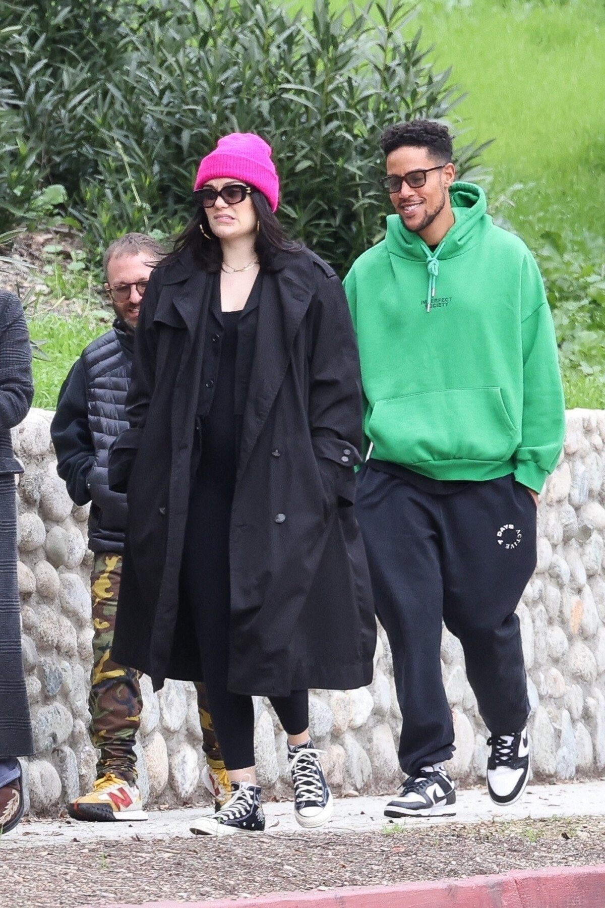 Photo Jessie J enceinte et son compagnon Chanan Colman se promènent à