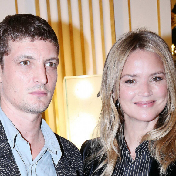 Virginie Efira, avec son compagnon Niels Schneider reçoit le French Cinema Award lors d'une cérémonie au ministère de La Culture à Paris le 12 janvier 2023. © Jonathan Rebboah / Panoramic / Bestimage 