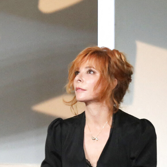 Et ce qu'elle aime : " Tout le reste. Enfin, presque ! La sincérité, l'humilité, la gentillesse... "
Mylène Farmer - Cérémonie de clôture du 74ème Festival International du Film de Cannes, le 17 juillet 2021. © Borde-Jacovides-Moreau/Bestimage 