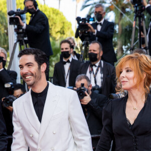 Tahar Rahim, Mylène Farmer - Montée des marches du film " OSS 117 : Alerte rouge en Afrique Noire " lors du 74ème Festival International du Film de Cannes. Le 17 juillet 2021 © Borde-Jacovides-Moreau / Bestimage 