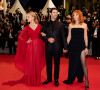 Elle a également couvert de compliments Mélanie Laurent qui réalise son prochain clip.
Mélanie Laurent, Tahar Rahim, Mylène Farmer - Montée des marches du film " Flag Day" lors du 74ème Festival International du Film de Cannes. Le 10 juillet 2021 © Borde-Jacovides-Moreau / Bestimage 