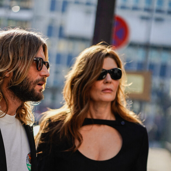 Chiara Mastroianni était elle aussi présente avec un mystérieux inconnu.
Chiara Mastroianni - Arrivées au défilé de mode prêt-à-porter automne-hiver 2023/2024 "Courrèges" lors de la Fashion Week de Paris le 1er mars 2023. © Lucia Sabatelli / Action Press / Bestimage