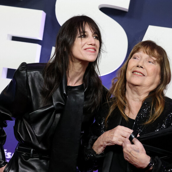 Un show qui semble pour le moment maintenu.
Charlotte Gainsbourg et sa mère Jane Birkin au photocall de la 48ème cérémonie des César à l'Olympia à Paris le 24 février 2023 © Dominique Jacovides / Olivier Borde / Bestimage 