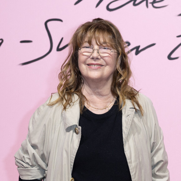 (Dans un communiqué publié ce mercredi , la société Diogène productions a annoncé que la chanteuse Jane Birkin était contrainte d'annuler ses prochains spectacles en raison d'une blessure).
Jane Birkin - Photocall du défilé de mode prêt-à-porter printemps-été Femmes "Acne Studios" lors de la fashion week de Paris. © Olivier Borde / Bestimage 
