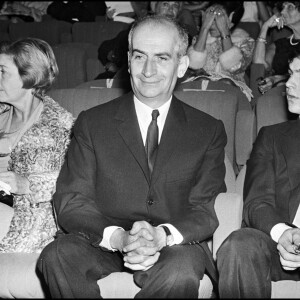 Archives - Louis de Funès avec son épouse Jeanne et leur fils Olivier à la première du film "Le gendarme se marie" en 1968.
