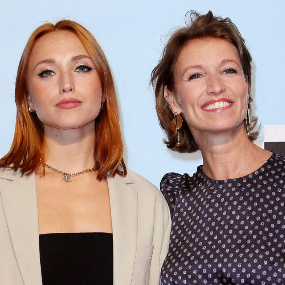 Alexandra Lamy est la maman de Chloé Jouannet.
Chloé Jouannet et sa mère Alexandra Lamy - Cérémonie de clôture de la 24e édition du Festival de la Fiction TV de La Rochelle. © Patrick Bernard/Bestimage