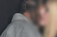 Alerte couple inattendu ! Petits bisous et gestes tendres... deux stars de la chanson officialisent à la Fashion Week !