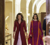 Rania portait une sublime tenue orientale bordeaux et rose 
La reine Rania de Jordanie, Rajwa Khaled bin Musaed bin Saif bin Abdulaziz Al Saif - Soirée henné avant le prochain mariage de la princesse Iman au palais Al Husseiniya à Amman en Jordanie le 7 mars 2023. 