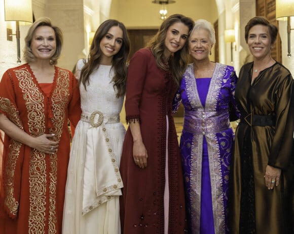 La princesse Muna, la princesse Iman, la reine Rania de Jordanie, la princesse Aisha bint Hussein, la princesse Zein bint Hussein - Soirée henné avant le prochain mariage de la princesse Iman au palais Al Husseiniya à Amman en Jordanie le 7 mars 2023. 