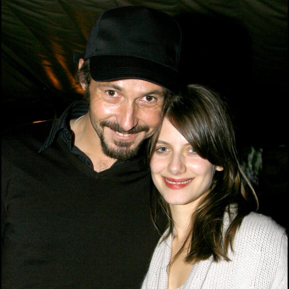 Exclusif - Julien Boisselier et Mélanie Laurent - Premier championnat du monde de pétanque Molle organisée au café de la Jatte à Neuilly.