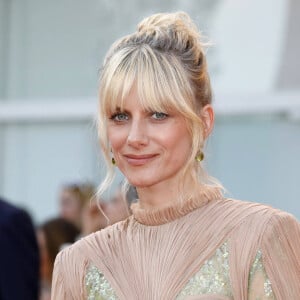 Ce soir, TMC diffuse "Le Bal des folles", un film réalisé par Mélanie Laurent, qui joue également dedans.
Melanie Laurent - Red Carpet du film White Noise et de la cérémonie d'ouverture lors du festival international du film de Venise, la Mostra. © LaPresse / Panoramic / Bestimage