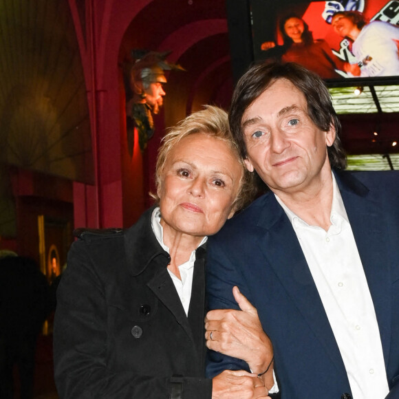 Depuis l'accident de voiture de Pierre Palmade, qu conduisait sous l'emprise de stupéfiants, Muriel Robin est anéantie et "écoeurée" 
Muriel Robin et Pierre Palmade - Inauguration de la statue de cire de "Muriel Robin et Pierre Palmade" au musée Grévin à Paris le 25 octobre 2021. © Coadic Guirec/Bestimage