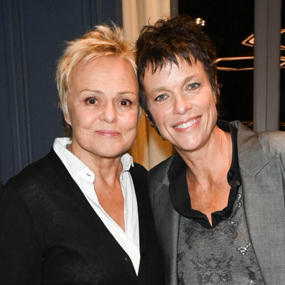 Le plus grand soutien de Muriel Robin en ce moment, c'est Anne Le Nen, son épouse
Muriel Robin et sa femme Anne Le Nen - Remise du prix "Fonds de dotation Line Renaud-Loulou Gasté" pour la recherche médicale à la Maison de la Recherche à Paris © Coadic Guirec/Bestimage 