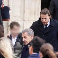Jean Sarkozy avec ses enfants Solal et Lola aux obsèques de son grand-père Pal, ultime adieu à Neuilly-sur-Seine