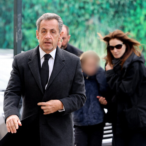 Nicolas Sarkozy, sa femme Carla et leur fille Giulia - Obsèques de Päl Sarkozy de Nagy Bocsa en l'église Saint-Jean Baptiste de Neuilly-sur-Seine, le 9 mars 2023. © Dominique Jacovides / Bestimage