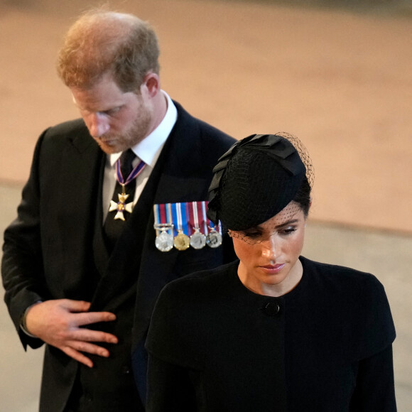 Le prince Harry, duc de Sussex, Meghan Markle, duchesse de Sussex - Intérieur - Procession cérémonielle du cercueil de la reine Elisabeth II du palais de Buckingham à Westminster Hall à Londres. Le 14 septembre 2022 