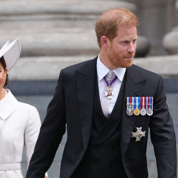 Le prince Harry, duc de Sussex, et Meghan Markle, duchesse de Sussex - Les membres de la famille royale et les invités à la sortie de la messe du jubilé, célébrée à la cathédrale Saint-Paul de Londres, Royaume Uni, le 3 juin 2022. 