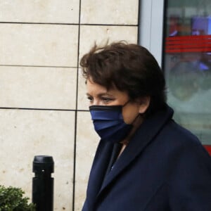 Exclusif - Roselyne Bachelot à la sortie d'un enregistrement radio dans les studios de chez RTL à Neuilly-sur-Seine, France, le 5 janvier 2023.