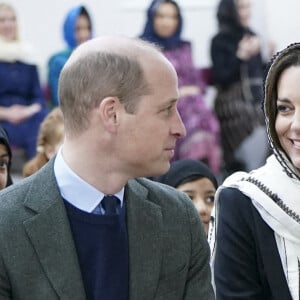 Le prince William, prince de Galles, et Catherine (Kate) Middleton, princesse de Galles, arrivent au centre Hayes Muslim pour voir le travail de secours en Turquie et en Syrie par diverses ONG à Londres, Royaume Unis, le 9 mars 2023. 