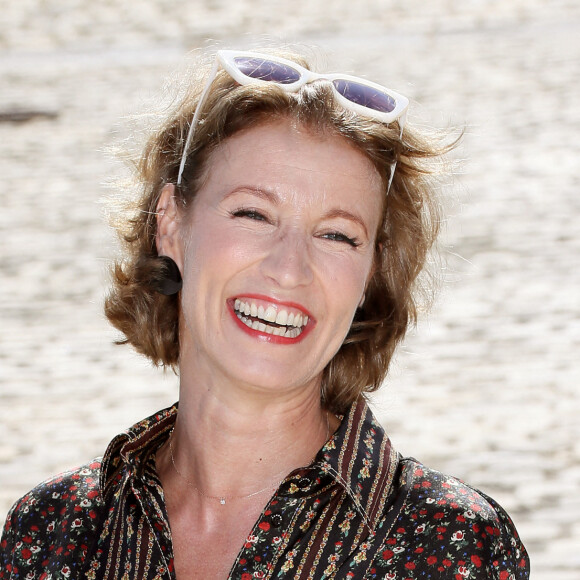 Alexandra Lamy - Photocall de "Touchées" lors de la 24ème édition du Festival de la Fiction TV de la Rochelle. Le 14 septembre 2022 © Patrick Bernard / Bestimage