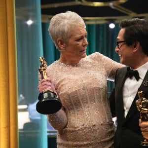 Jamie Lee Curtis et Ke Huy Quan - 95e édition de la cérémonie des Oscars à Los Angeles, le 12 mars 2023.