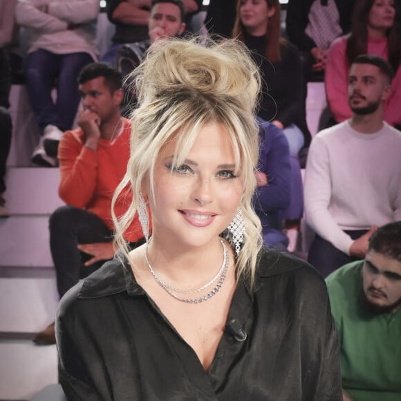 Kelly Vedovelli et Maxime Guény ont tous les deux rejoint Touche pas à mon poste en 2017.
Exclusif - Kelly Vedovelli sur la plateau de l'émission Touche pas à mon poste (TPMP) diffusée en direct sur C8. © Jack Tribeca / Bestimage