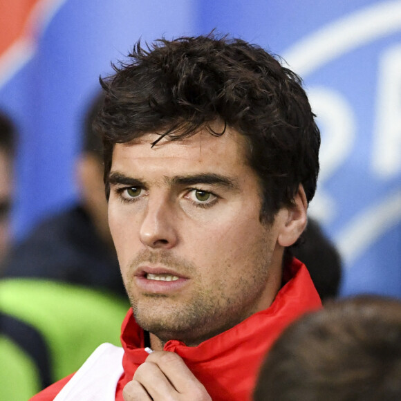 Yoann Gourcuff au plus mal, un proche se confie
 
Yoann Gourcuff - Karine Ferri encourage son compagnon Yoann Gourcuff lors du match Psg-Rennes au Parc des Princes à Paris. © Pierre Perusseau/Bestimage