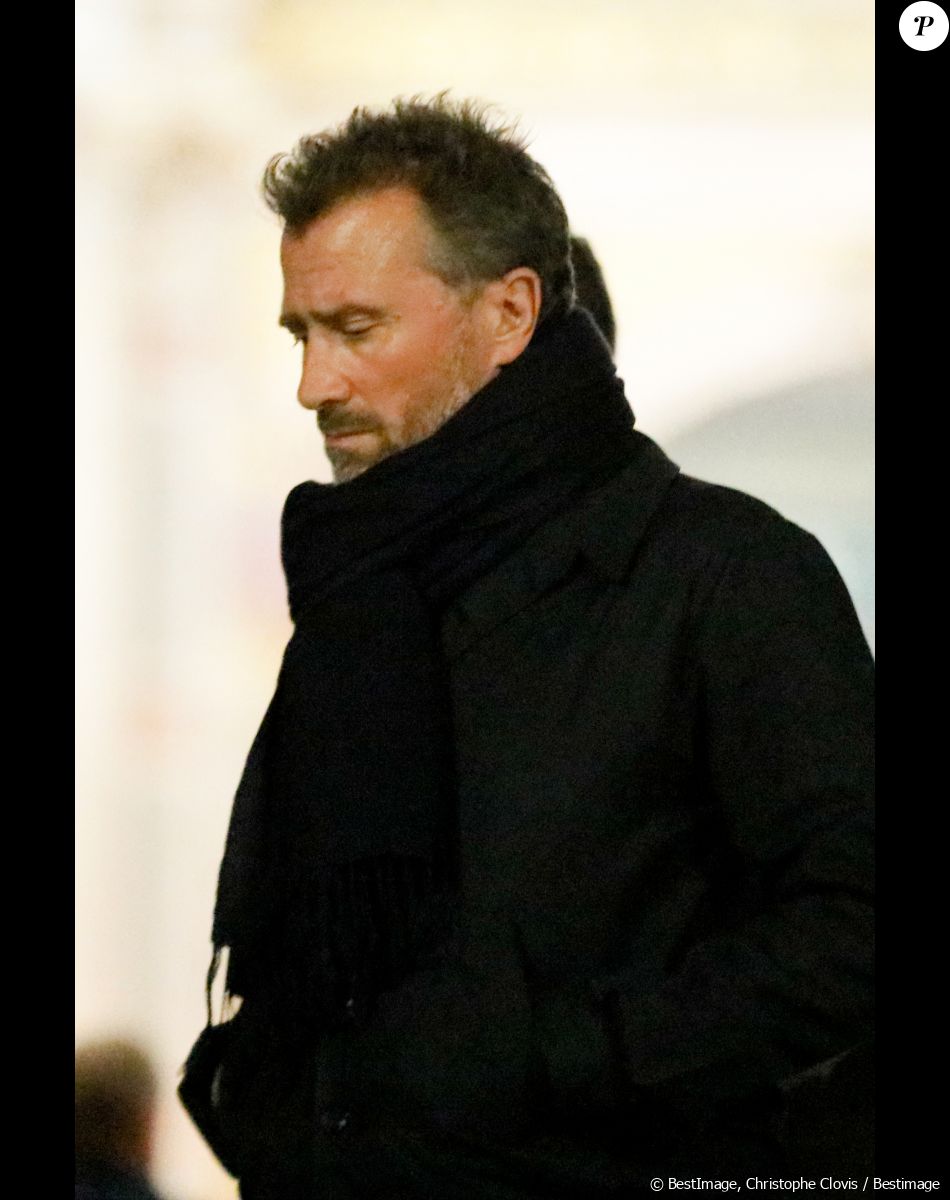 L'acteur a officialisé leur amour suite à la mort de son papa Claude
Semi-exclusif - Alexandre Brasseur - Hommage à Charlotte Valandrey en l'église Saint François-Xavier à Paris le 6 octobre 2022. © Christophe Clovis/Bestimage