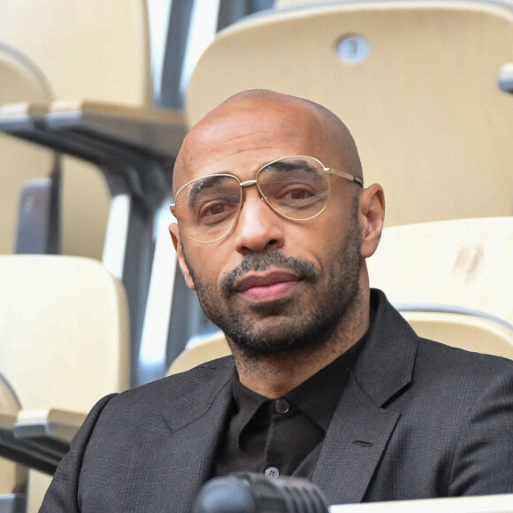 Thierry Henry en tribune (Jour 8) lors des Internationaux de France de Tennis de Roland Garros 2022 à Paris, France, le 29 mai 2022. © Chryslene Caillaud/Panoramic/Bestimage