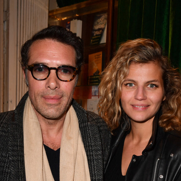 Nicolas Bedos et sa compagne Pauline Desmonts - Cocktail pour la sortie du livre de Michel Denisot " On peut rire de tout, sauf en mangeant de la semoule" aux Deux Magots à Paris le 15 mars 2023. © Veeren/ Bestimage