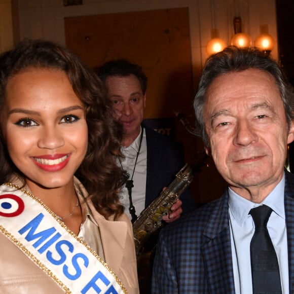 Indira Ampiot (Miss France 2023), Michel Denisot - Cocktail pour la sortie du livre de Michel Denisot " On peut rire de tout, sauf en mangeant de la semoule" aux Deux Magots à Paris le 15 mars 2023. © Veeren/ Bestimage 