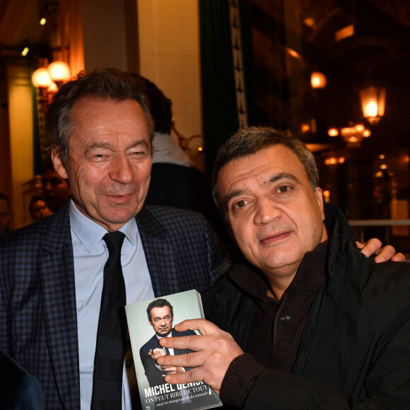 Michel Denisot, Thomas Langmann - Cocktail pour la sortie du livre de Michel Denisot " On peut rire de tout, sauf en mangeant de la semoule" aux Deux Magots à Paris le 15 mars 2023. © Veeren/ Bestimage 